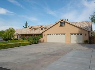 16270 Tao Rd, Apple Valley, CA 92307