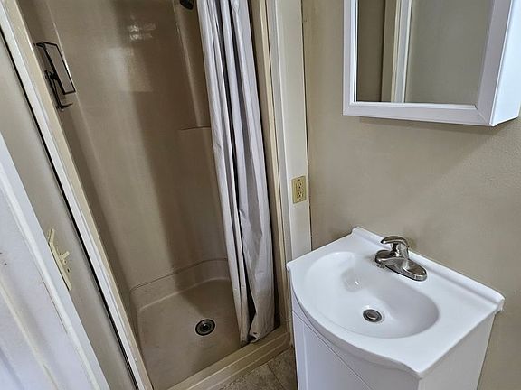 4th image of 4703 Kean Blvd #1