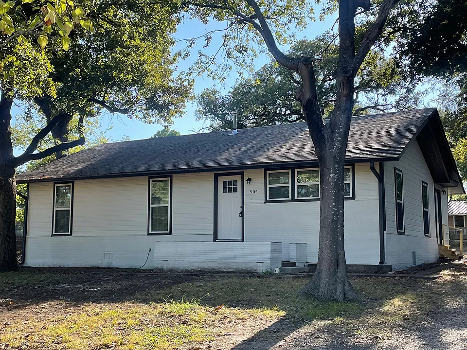 904 Kingston Rd