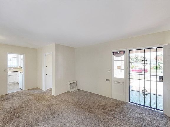 3rd image of 6618 Bollenbacher Dr