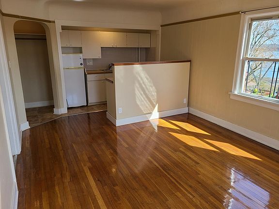 Beautiful hardwood floors best River View for miles!