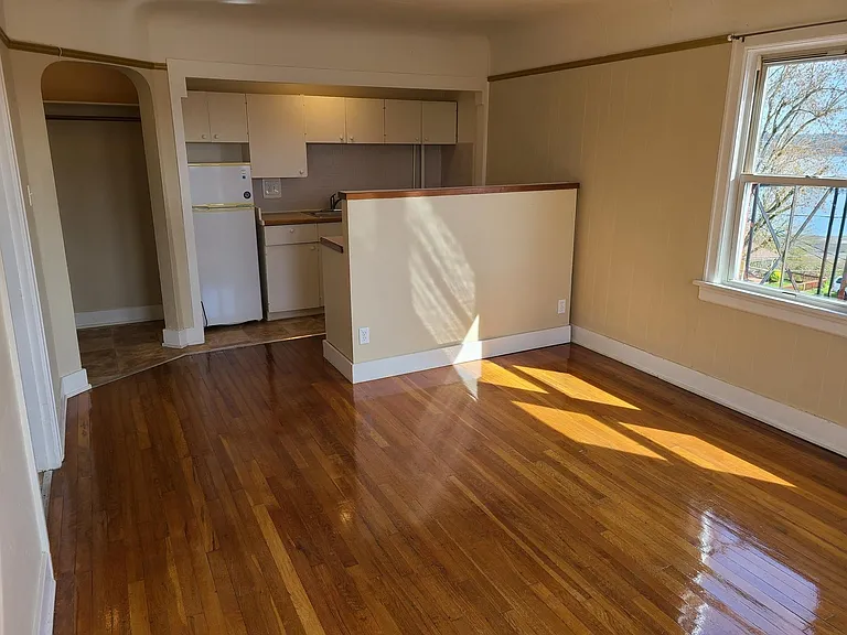 Beautiful hardwood floors best River View for miles!