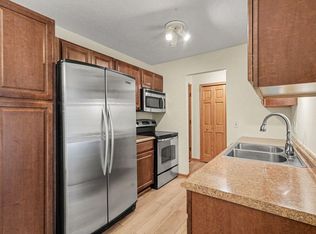 205 Barry Ave S APT 207, Wayzata, MN 55391