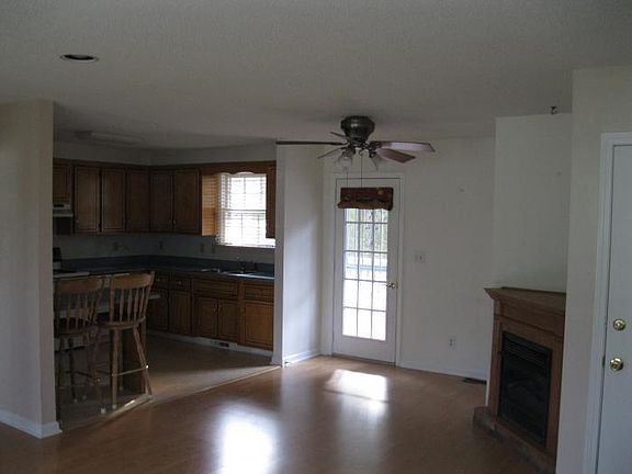 5th image of 765 Acorn Dr