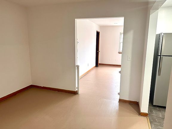4th image of 239 Riverview Pl Floor 2