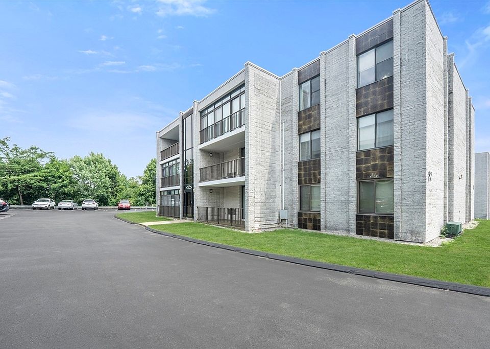 1st image of 27 Skyline Dr APT 11