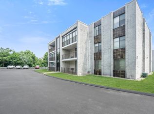 27 Skyline Dr APT 11, Braintree, MA 02184