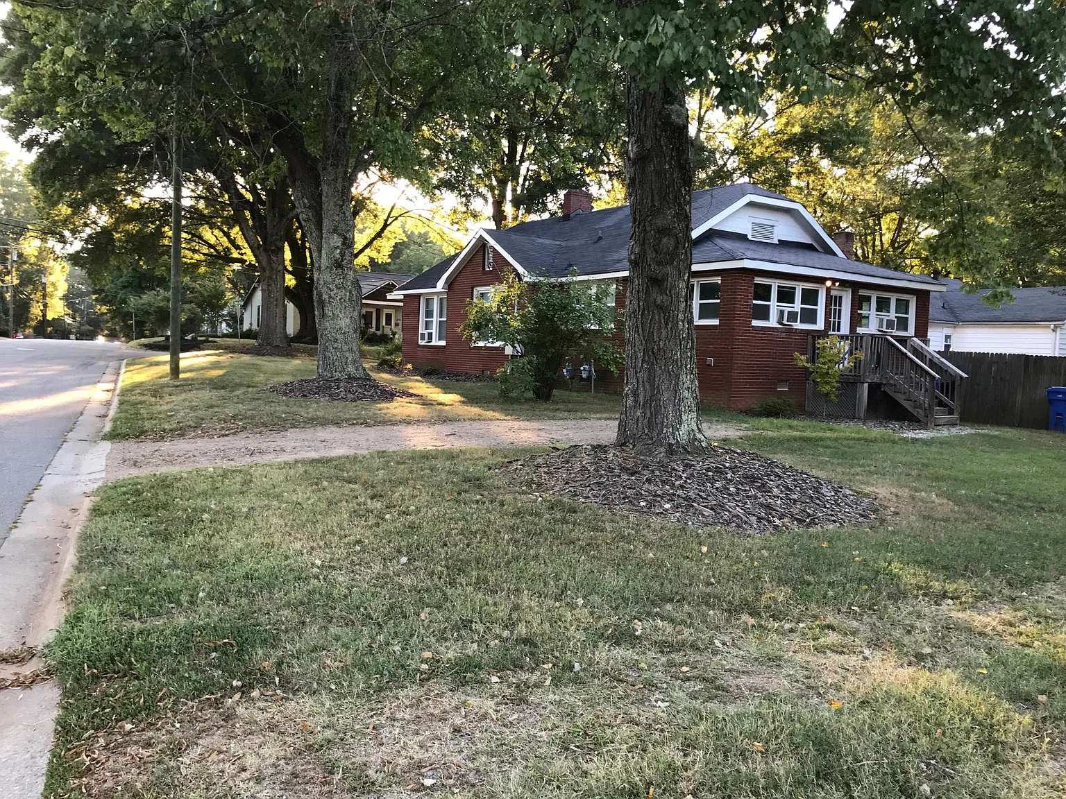 240 E Park Avenue — Photo 1