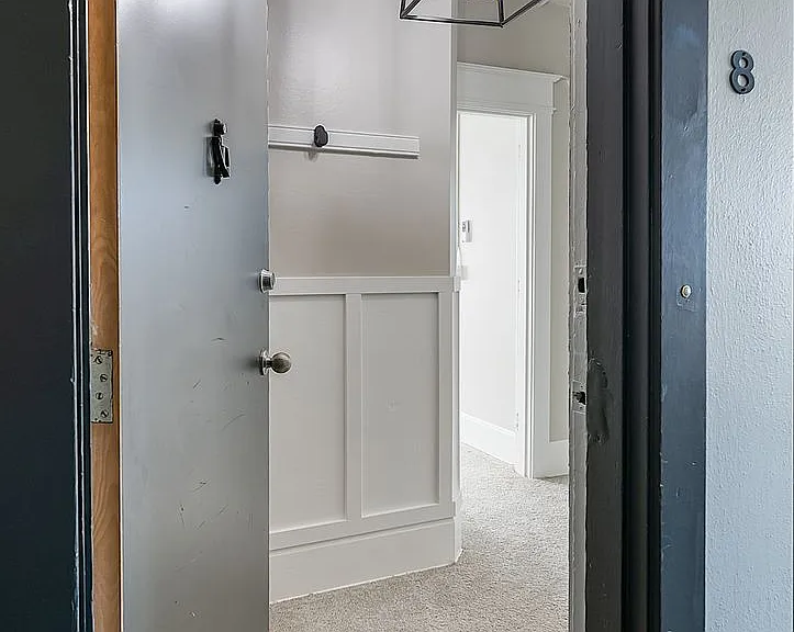 Elegant Renovation! HUGE 1 Bed 1 Bath Available Now! — Photo 19