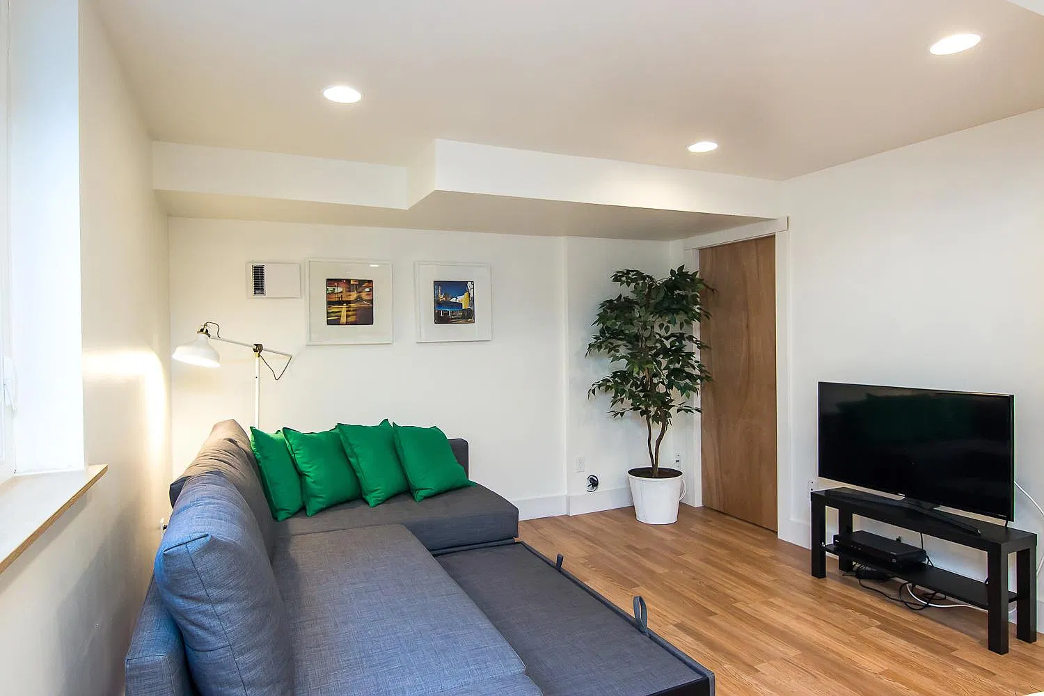 2628 NE Ainswort St — Photo 3