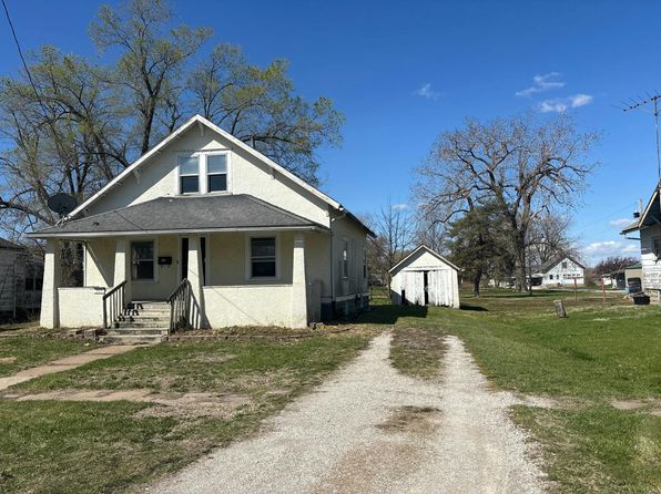323 N 3rd St, Seymour, IA 52590