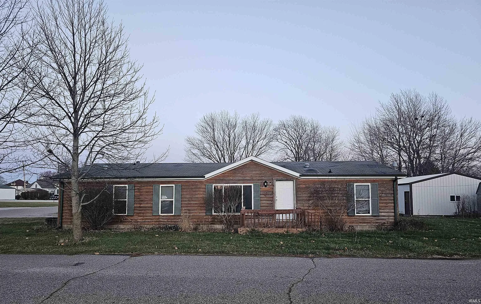 255 N Railroad St photo 1
