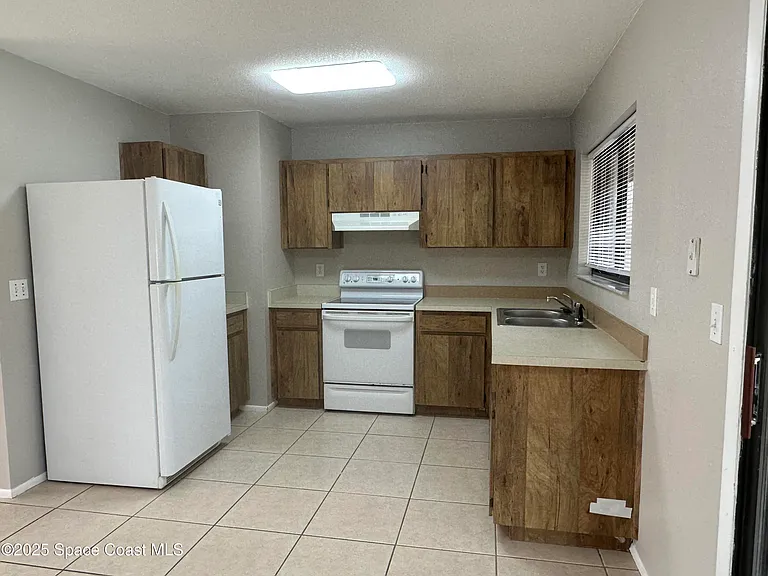 511 Dinner St NE — Photo 6