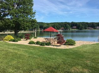 1039 E North Shore Dr, Brownstown, IN 47220