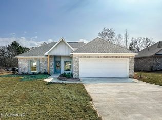 981 Riverside Ln, Pearl, MS 39208