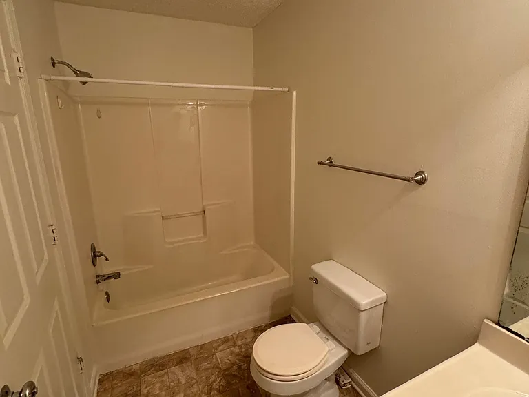 527 Third Loop Rd #D — Photo 9