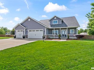 101 Kodiak Dr, Chatham, IL 62629