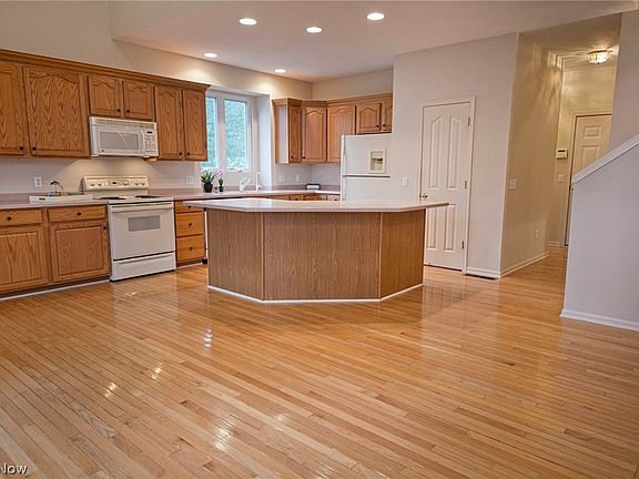 4th image of 725 Sagewood Dr