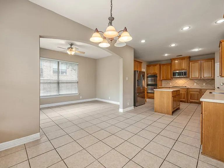 410 Cadence Hl — Photo 11
