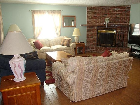 3rd image of 11599 Oval Dr E