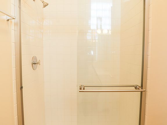 5th image of 747 N Damen Ave #2E