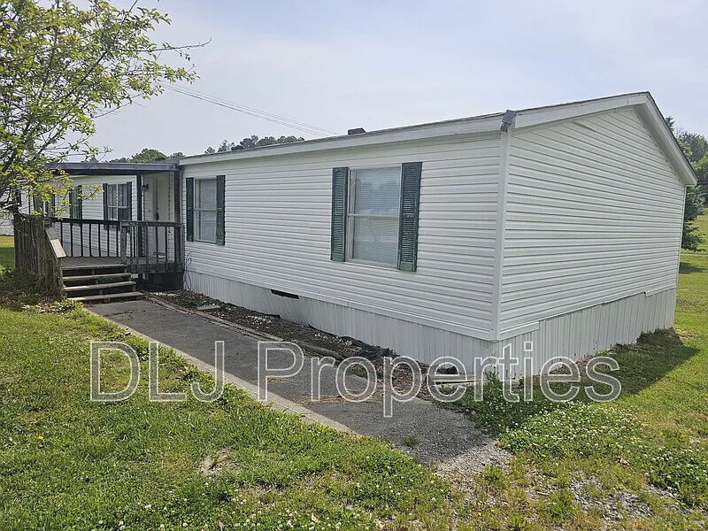 4 bed, 2.0 bath, $1,700 — Photo 1