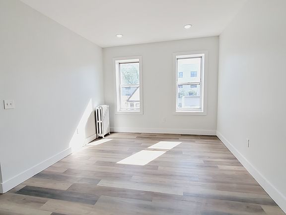 2nd image of 230 Bidwell Ave #35E
