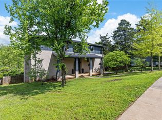 3146 N Warwick Dr, Fayetteville, AR 72703