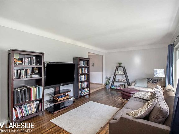3rd image of 6077 Westmoor Dr