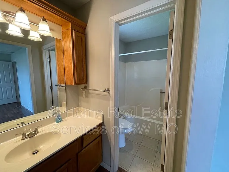 609 E Sunset St — Photo 7