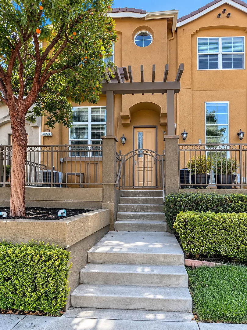 Beautiful 2-Bedroom, 2.5-Bath Fremont Townhome with Attached Garage — Photo 1