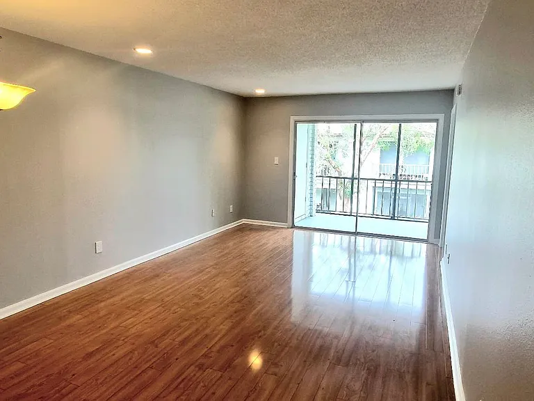 2934 Plaza Terrace Dr — Photo 10