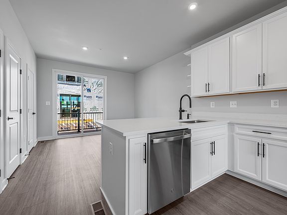 Clarendon 4-Story