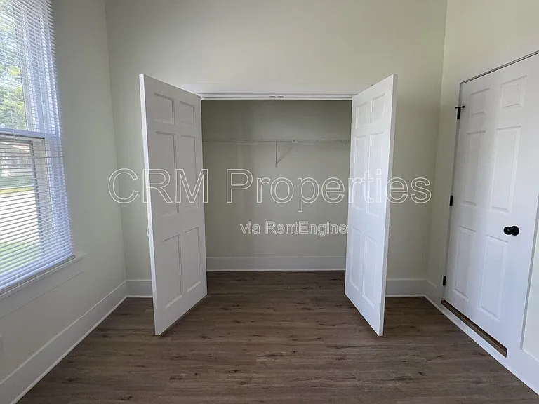 1339 Division St — Photo 15
