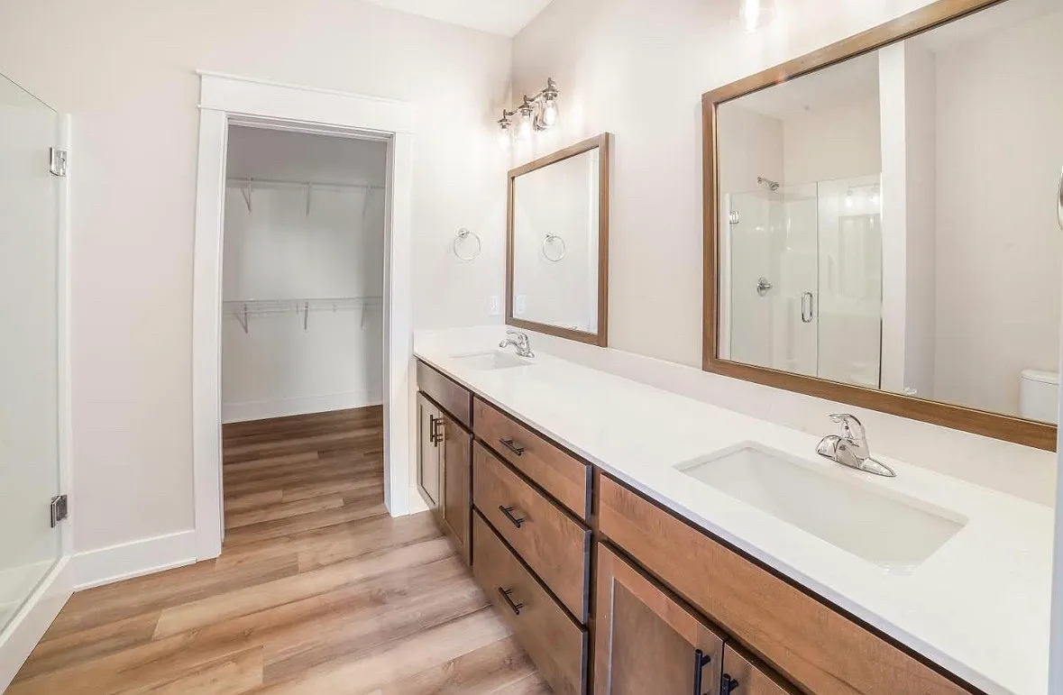 3 bed, 2200 sqft, $2,200 — Photo 3