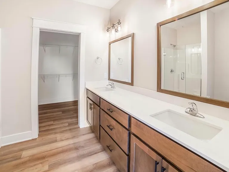 714 Academy Cir — Photo 3