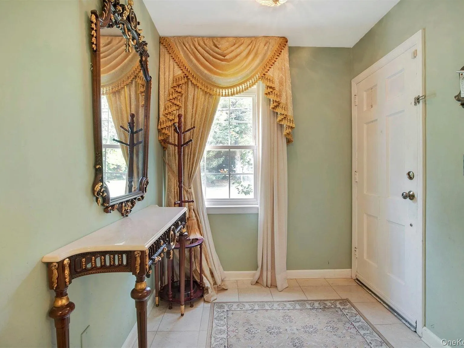4 bed, 2.0 bath, 2380 sqft, $5,800 — Photo 4