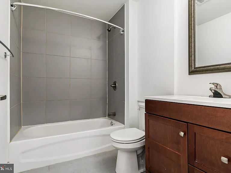 1639 Poplar St #LL2 — Photo 9