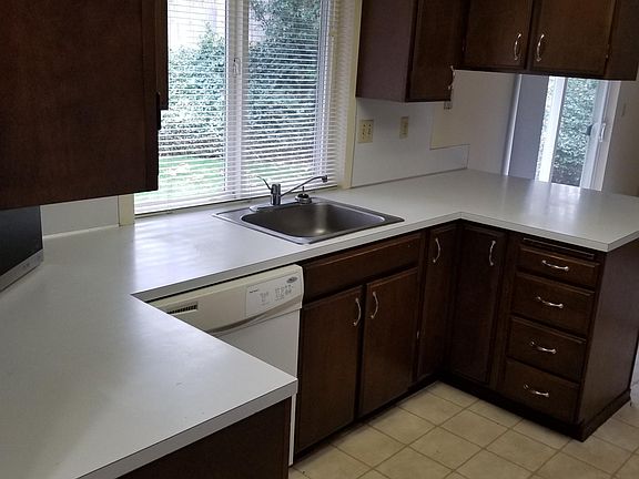 4th image of 1833 Camas Ave NE