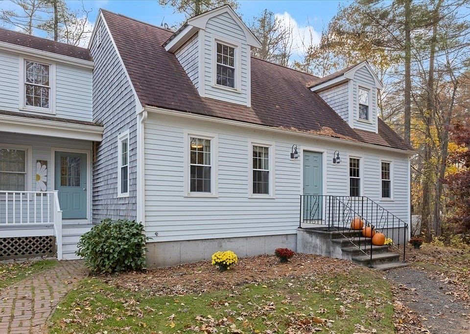 294 County Road, Hanson, MA 02341