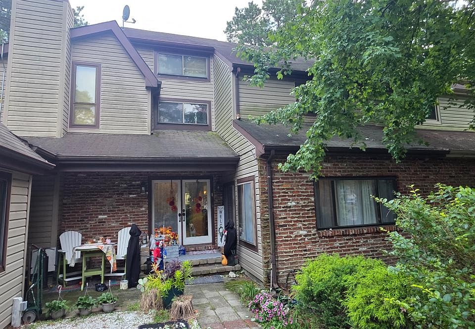 1st image of 1 Jackson Ct W