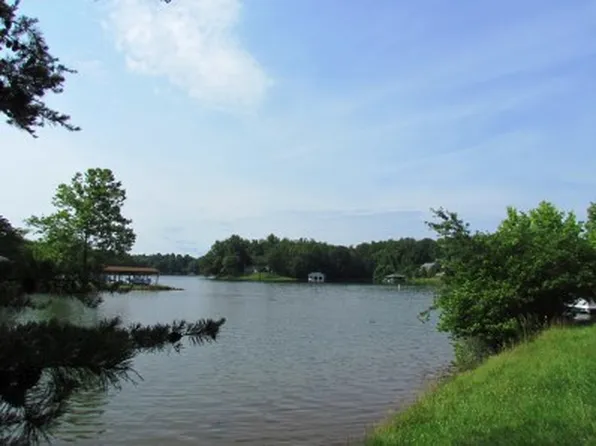 Spence Rd, Union Hall, VA 24176