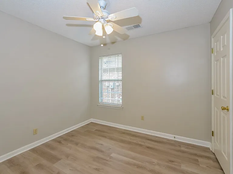 8408 Cross Point Dr — Photo 12