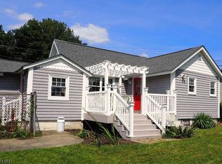 3 Brights Point Rd, Lake Hopatcong, NJ 07849