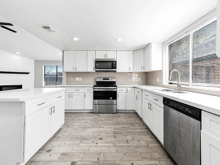 14315 Swanfield Dr — Photo 10