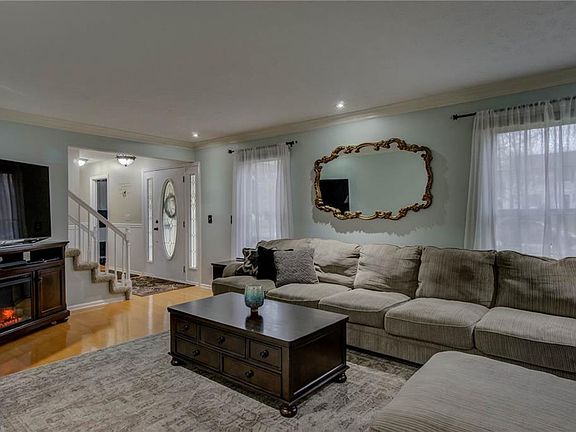 4th image of 16200 Waterford Dr