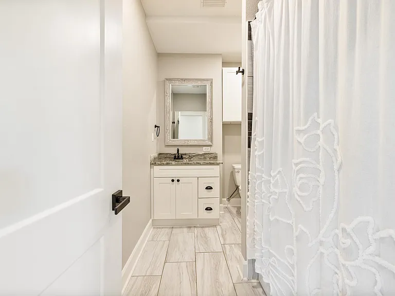 6121 Red Bud Ln — Photo 26