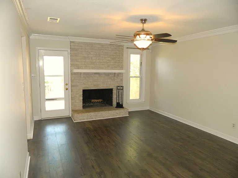230 Ronstadt Dr — Photo 5