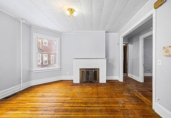 5th image of 208 Kenwood Ave