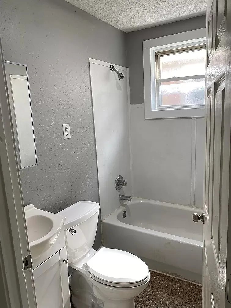 2830 Pauger St — Photo 4